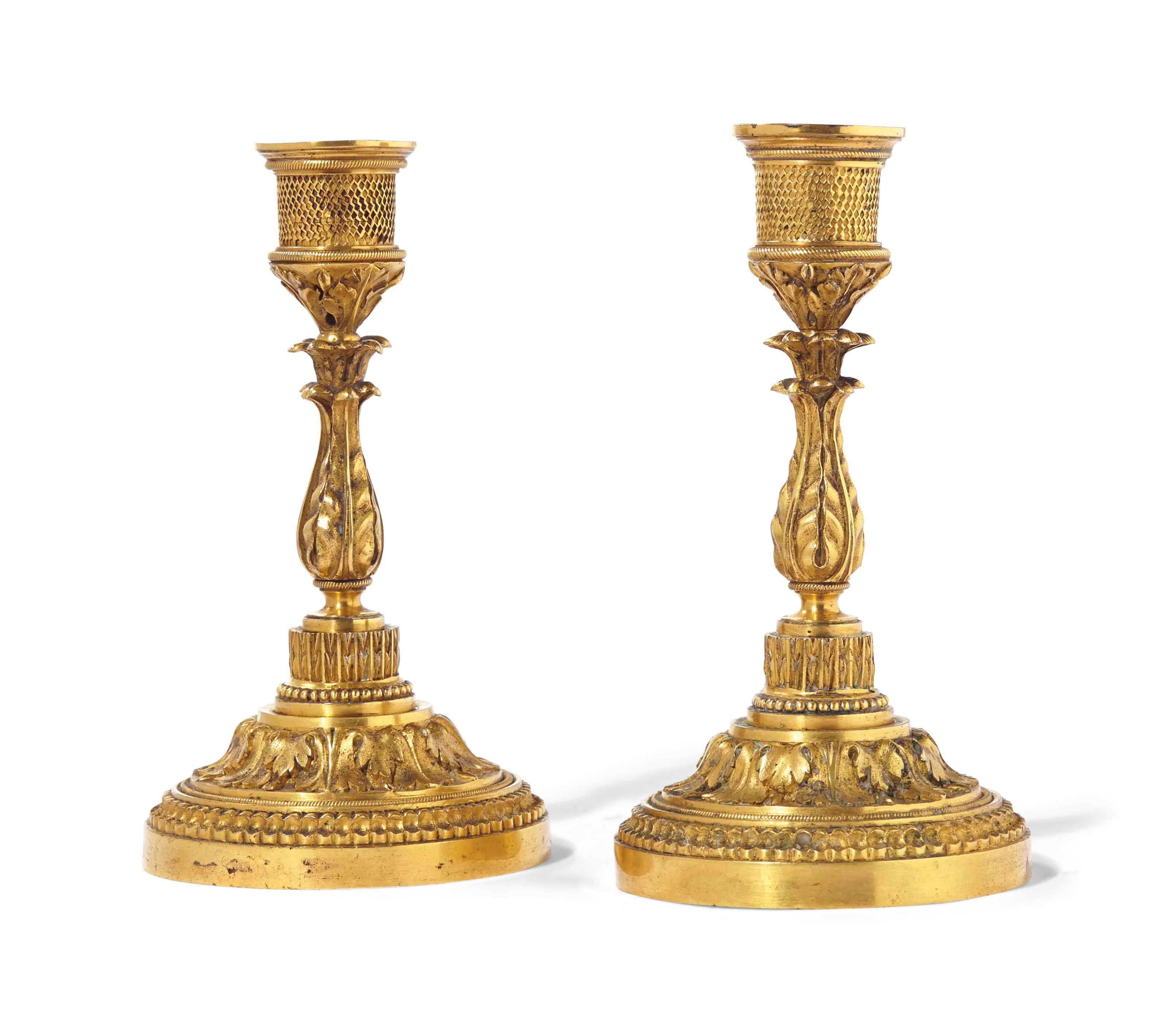 PAIRE DE BOUGEOIRS D'EPOQUE NEOCLASSIQUE