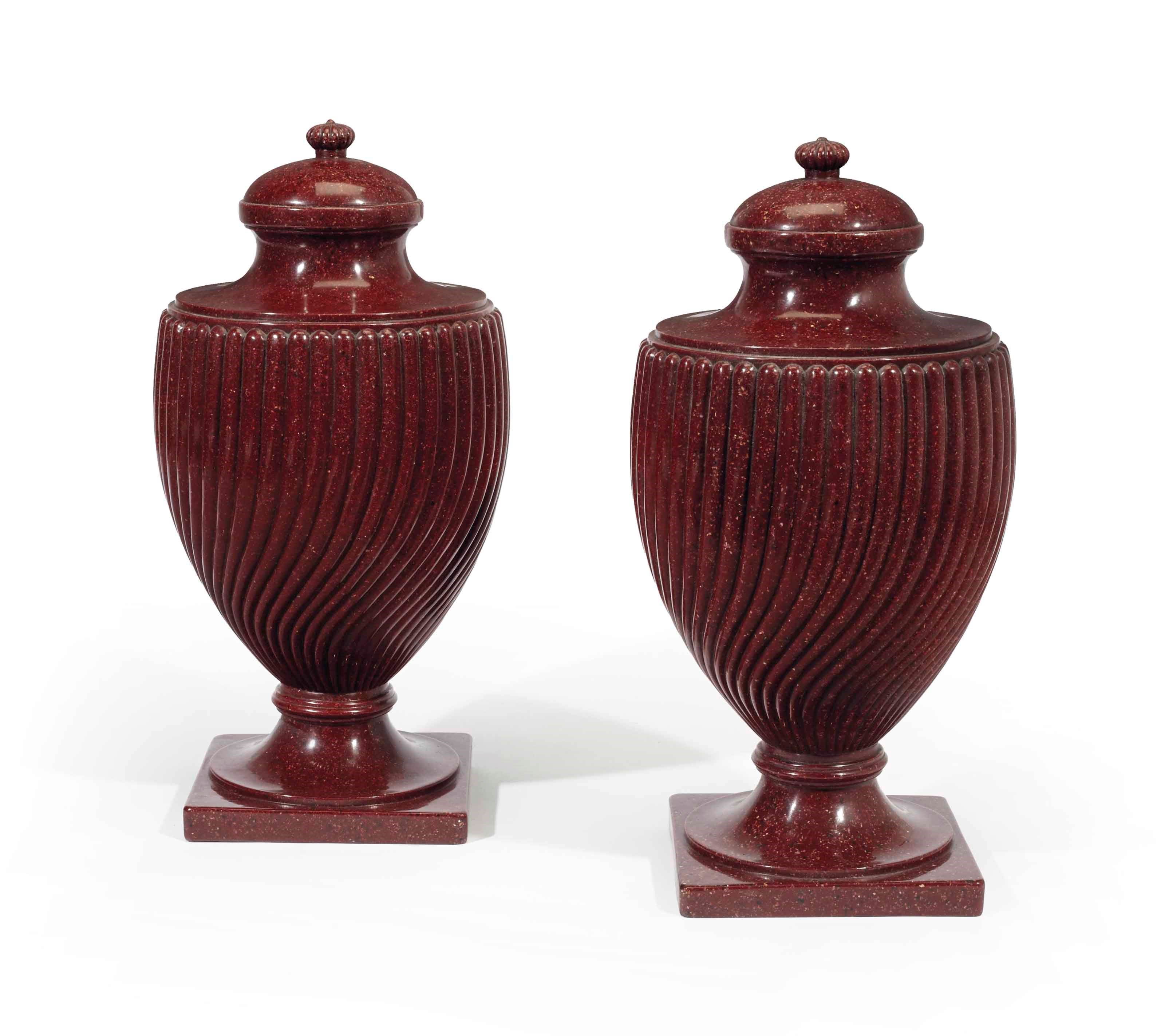 PAIRE DE VASES DE STYLE NEOCLASSIQUE