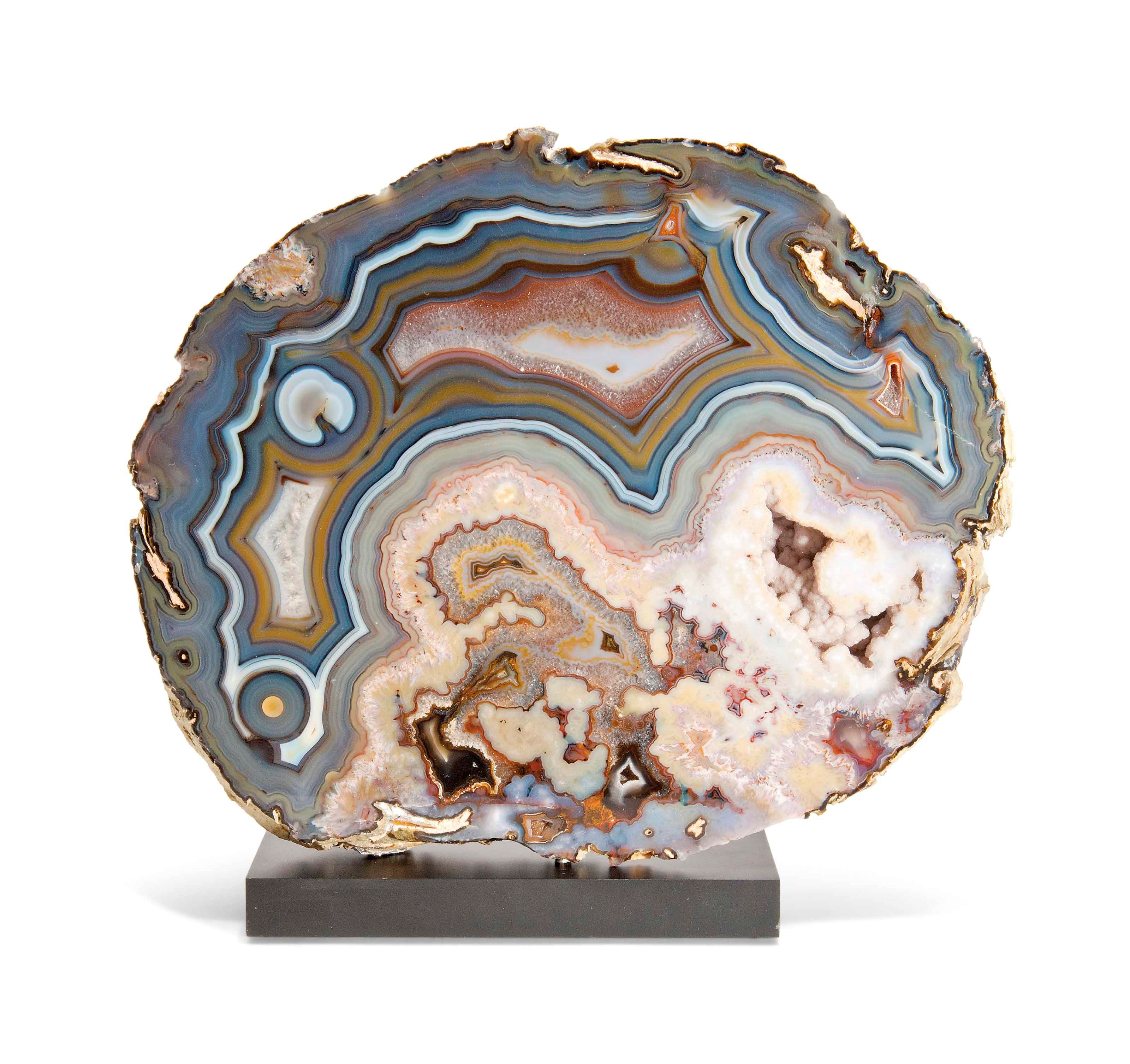 AN AGATE GEODE