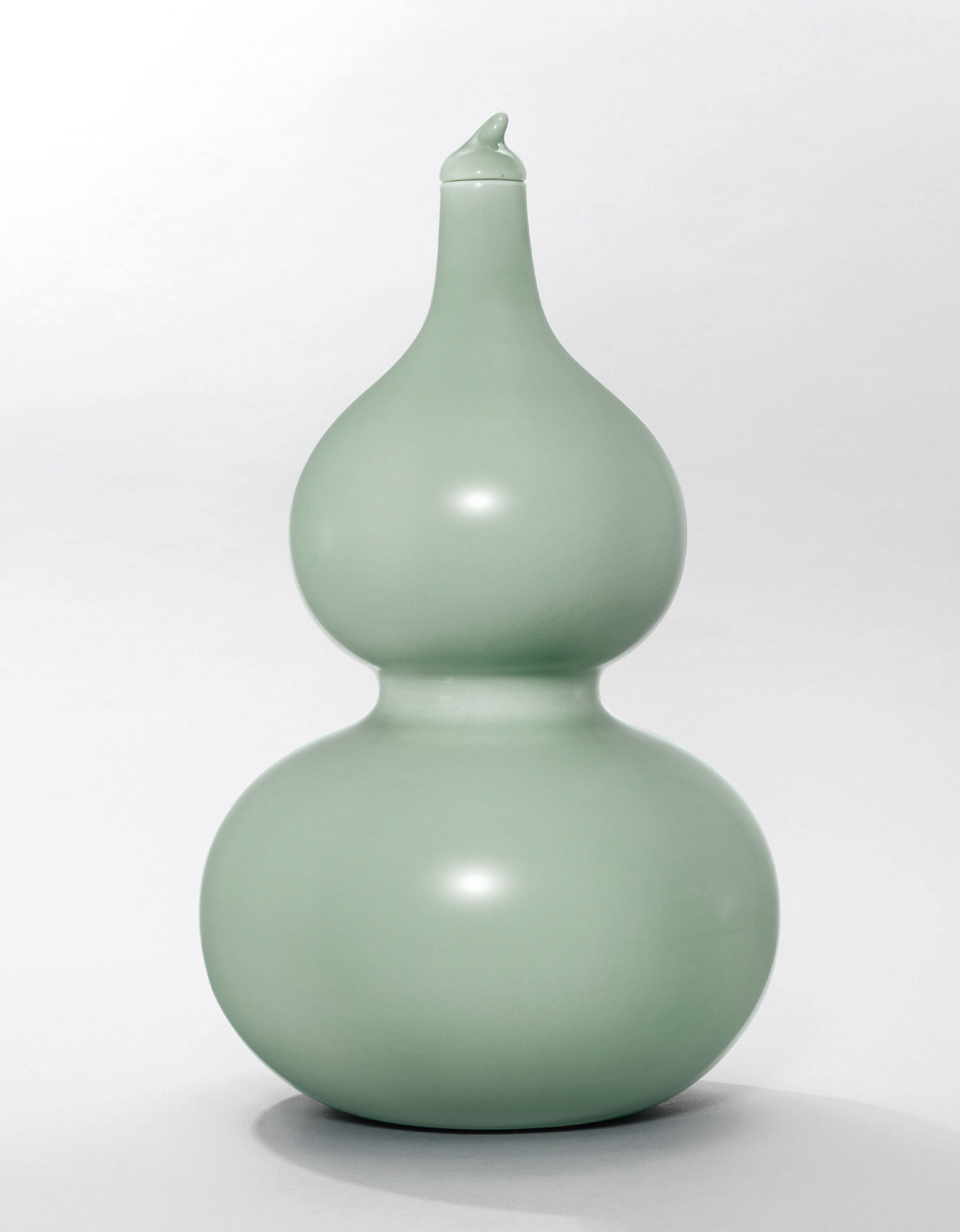 A FINE AND VERY RARE CELADON-GLAZED DOUBLE-GOURD VASE AND COVER