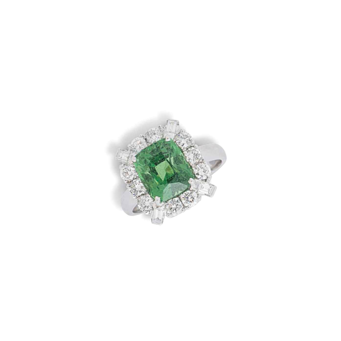 AN 18CT WHITE GOLD, TSAVORITE GARNET AND DIAMOND RING