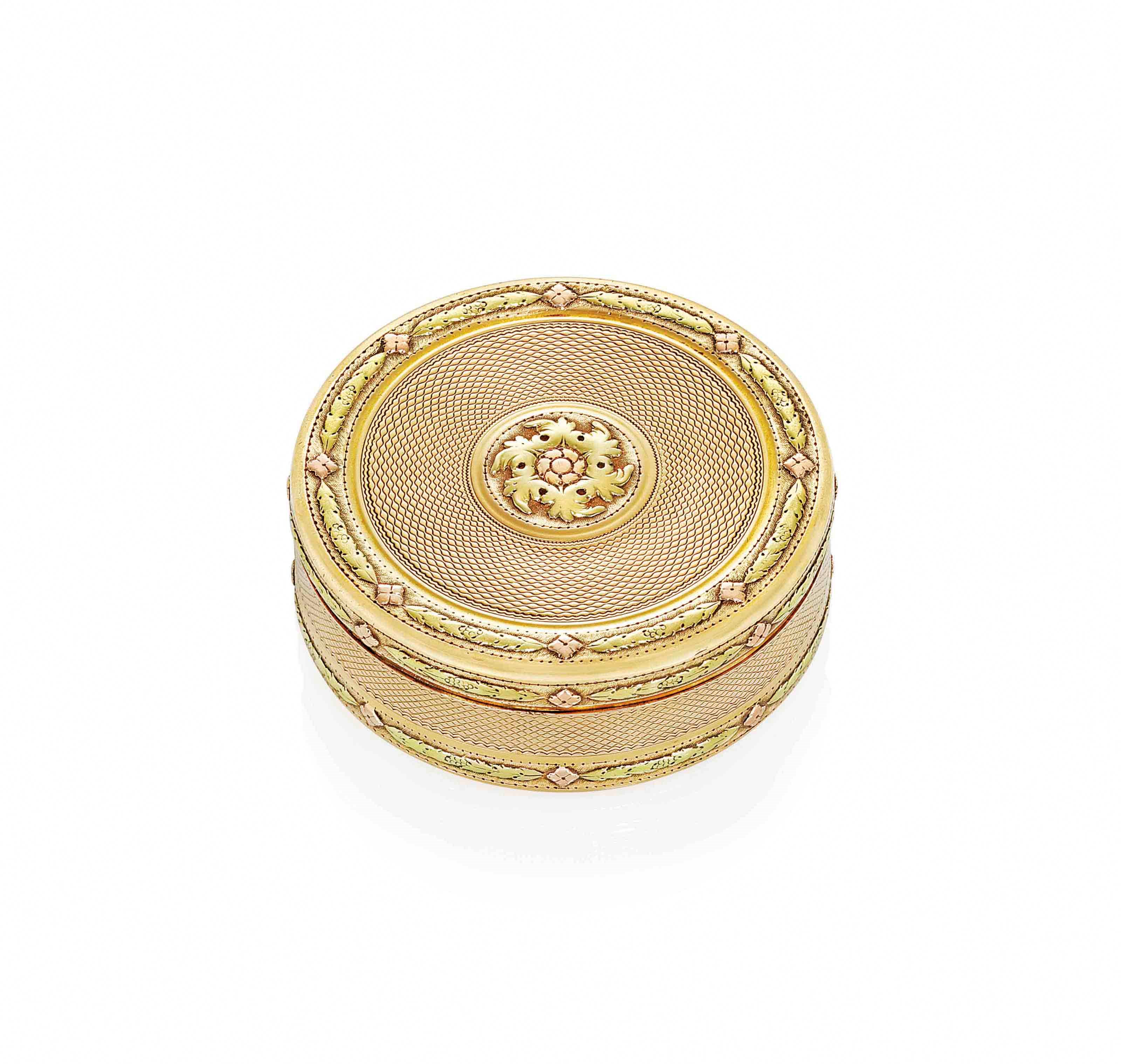 A LOUIS XVI VARI-COLOUR GOLD BONBONNIÈRE