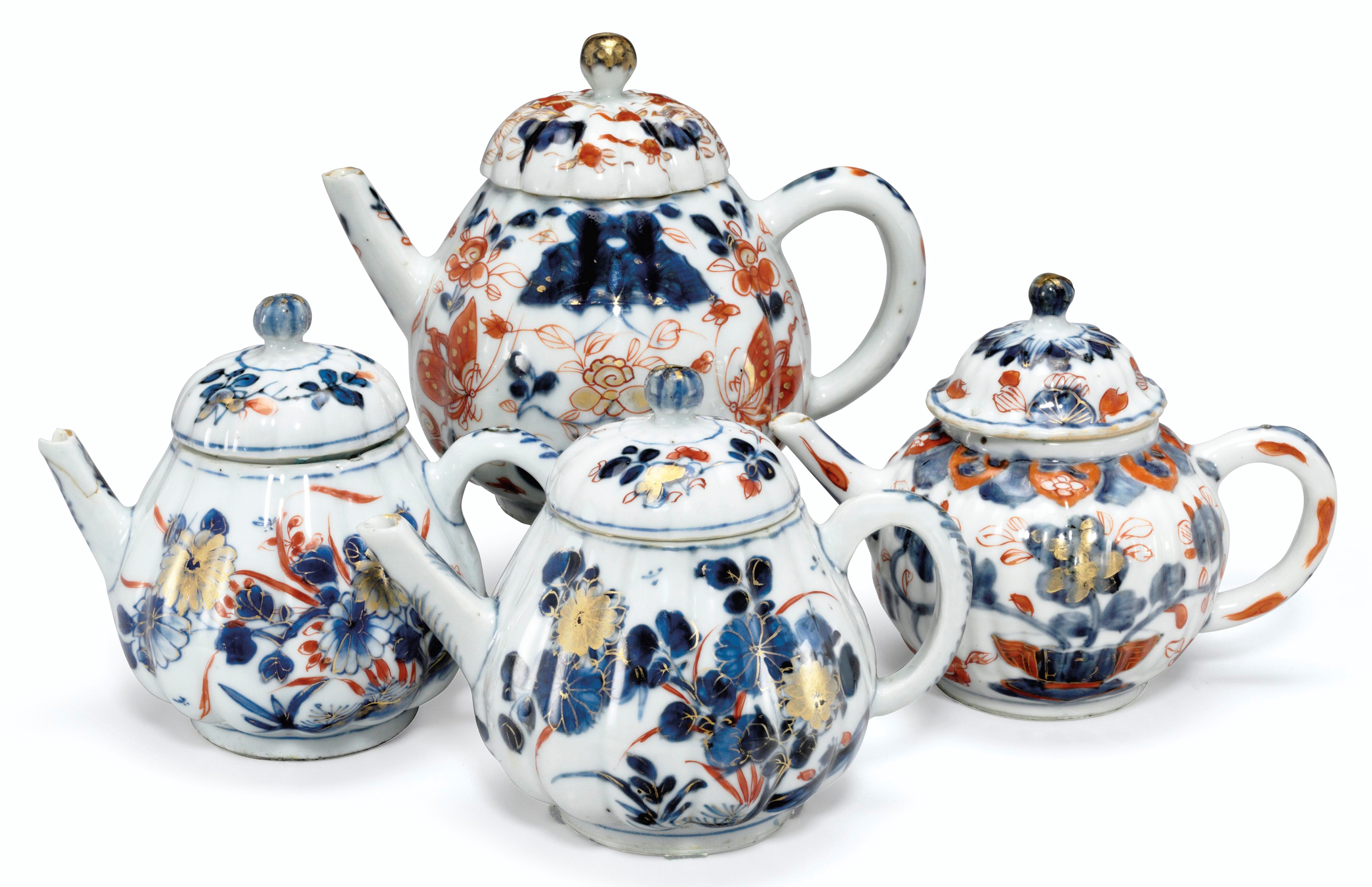 FOUR CHINESE IMARI TEAPOTS AND COVERS