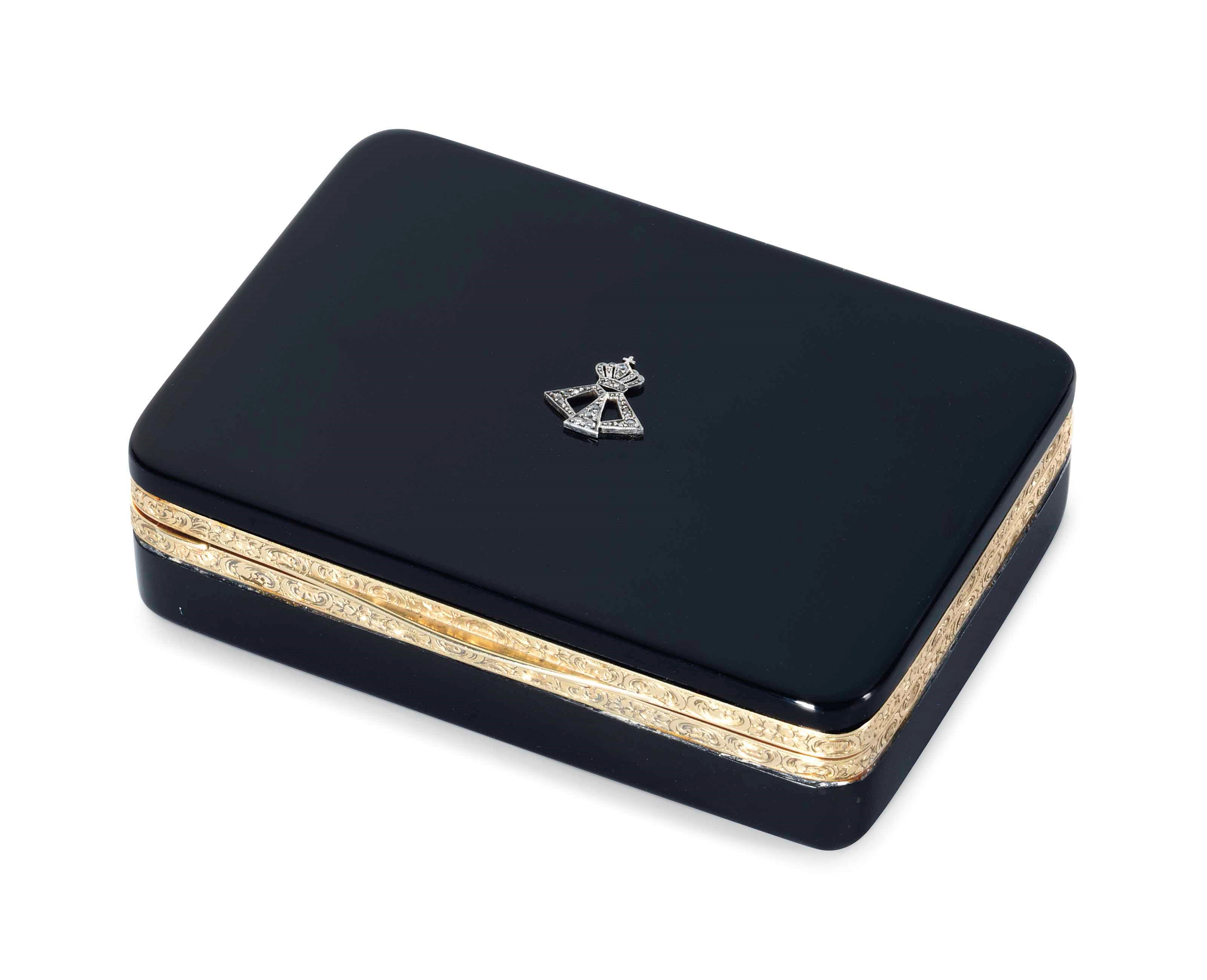 AN AUSTRIAN JEWELLED GOLD-MOUNTED COMPACT
