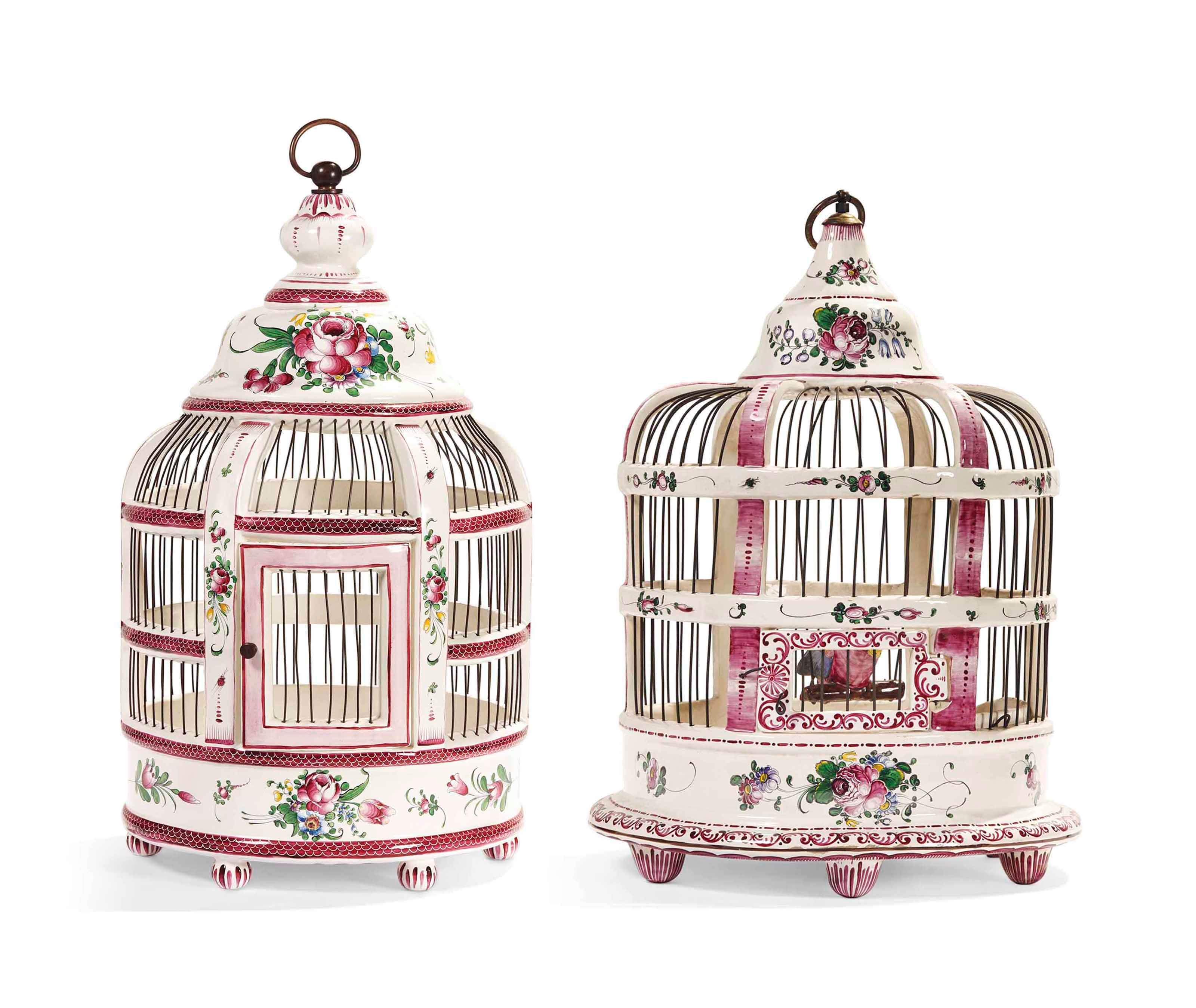 DEUX CAGES A OISEAUX EN FAIENCE FRANCAISE, LA MONTURE EN METAL