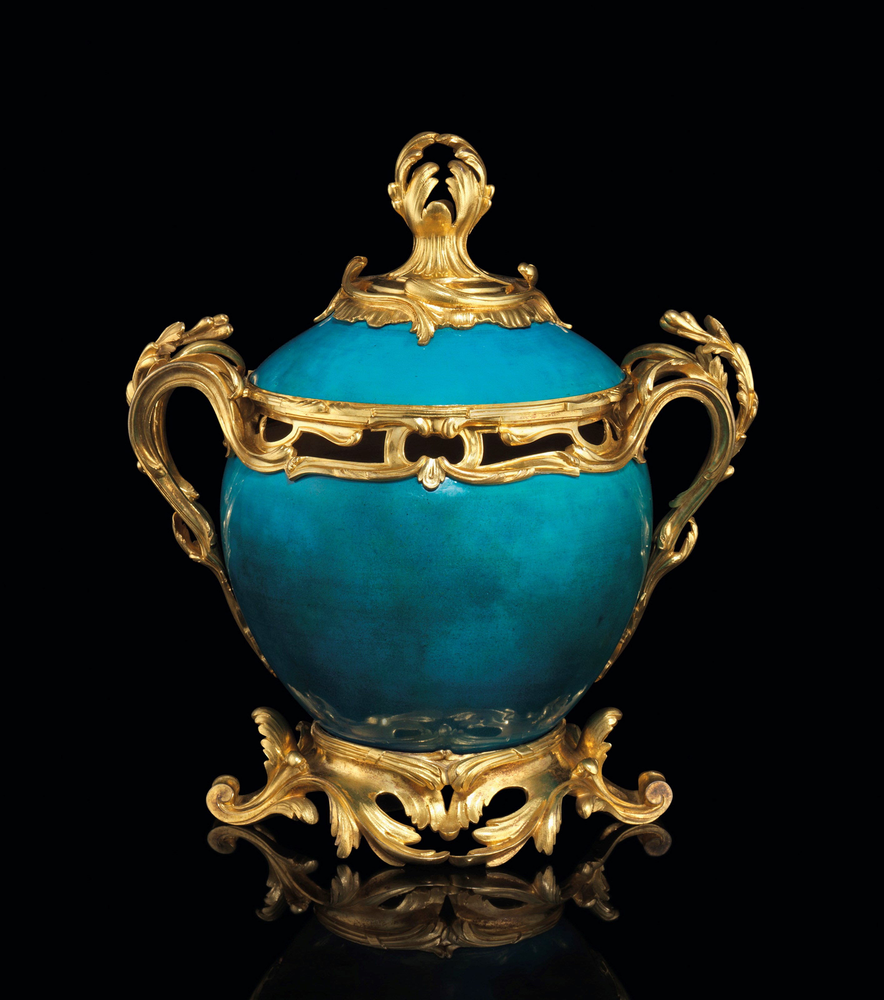 A FRENCH ORMOLU-MOUNTED TURQUOISE PORCELAIN POT-POURRI