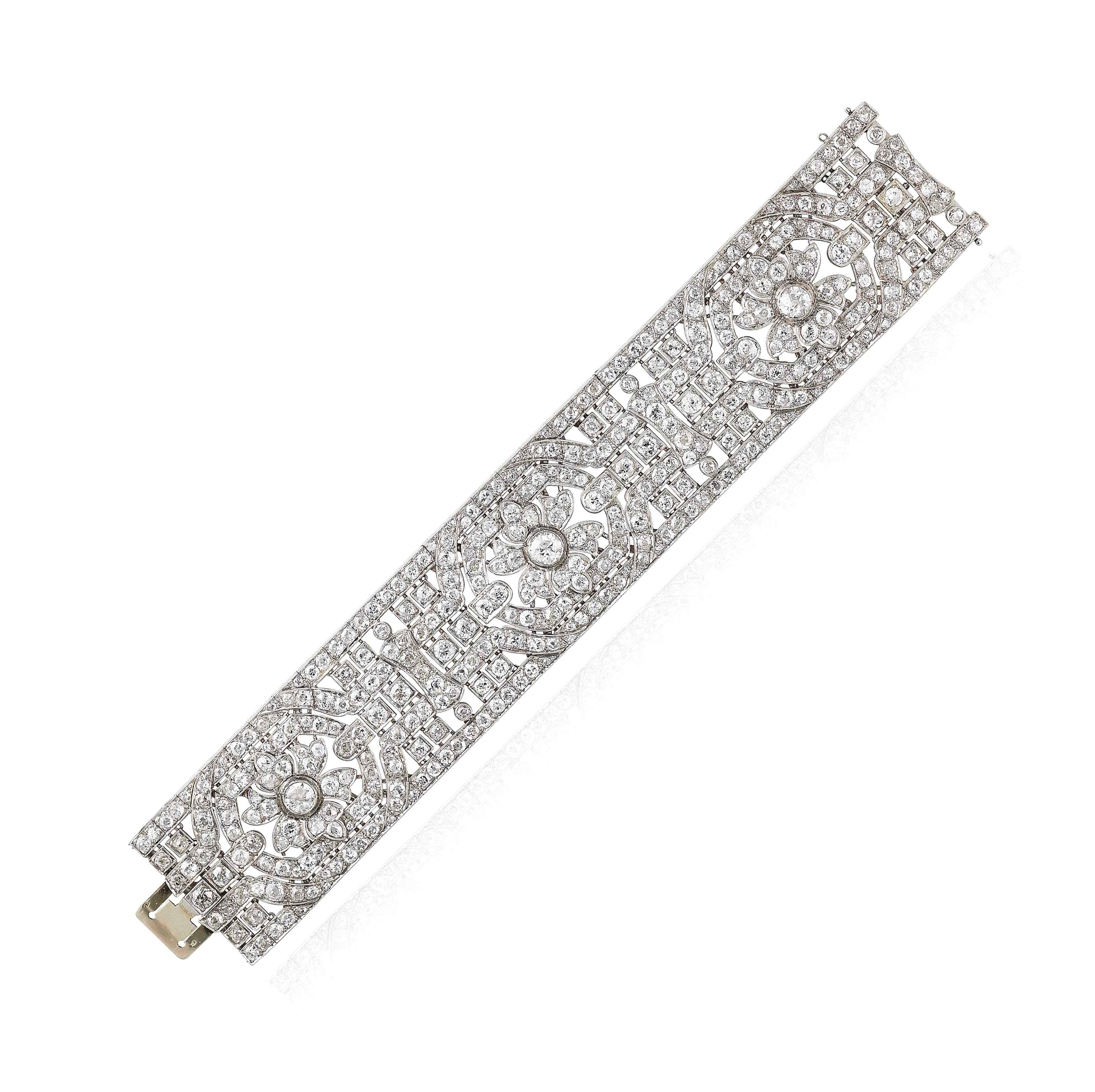 AN ART DÉCO DIAMOND BRACELET