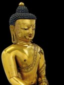 RARE ET IMPORTANTE STATUE DE BOUDDHA SHAKYAMUNI EN BRONZE DORE