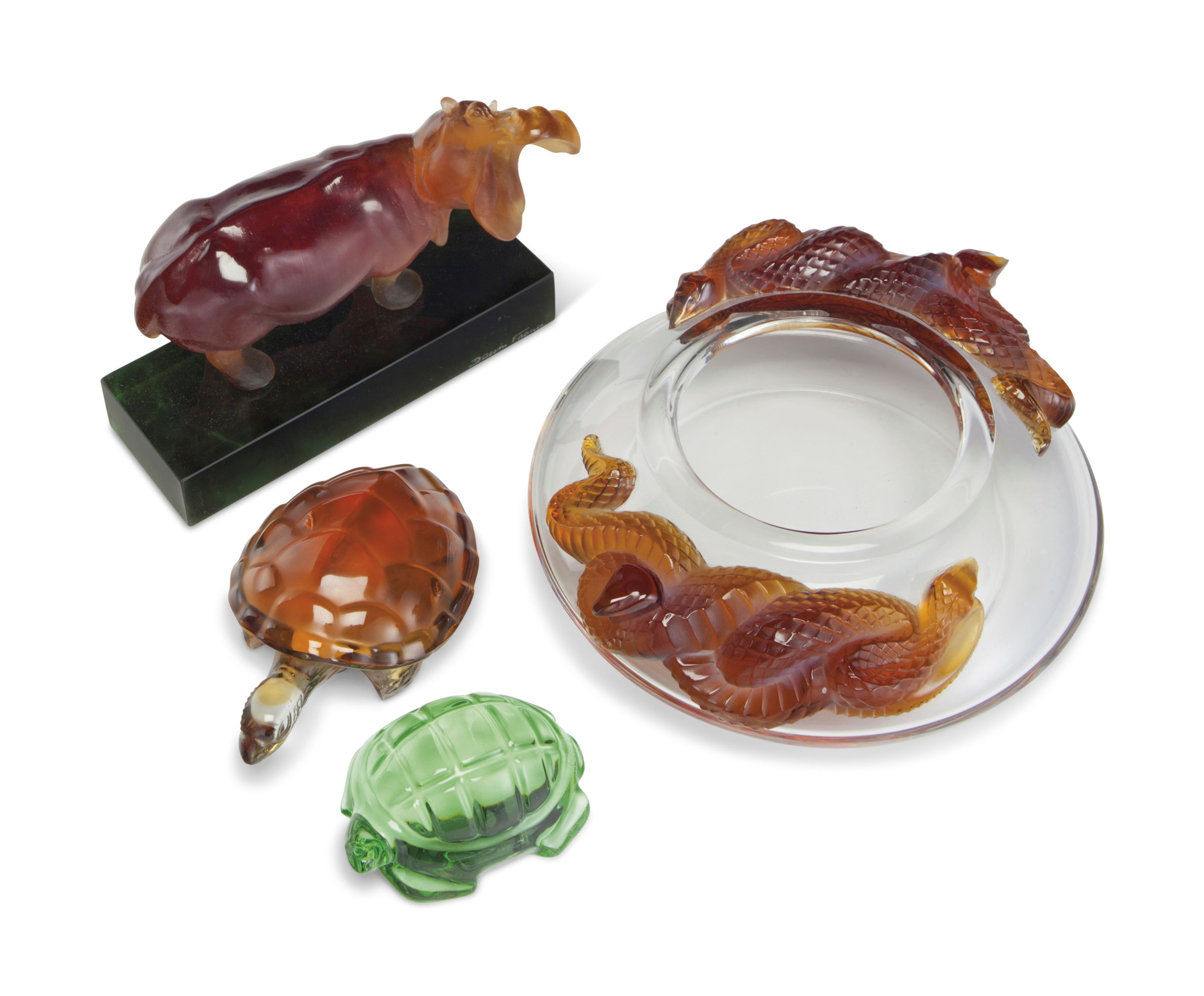 A GROUP OF FRENCH ART GLASS TABLE OBJECTS