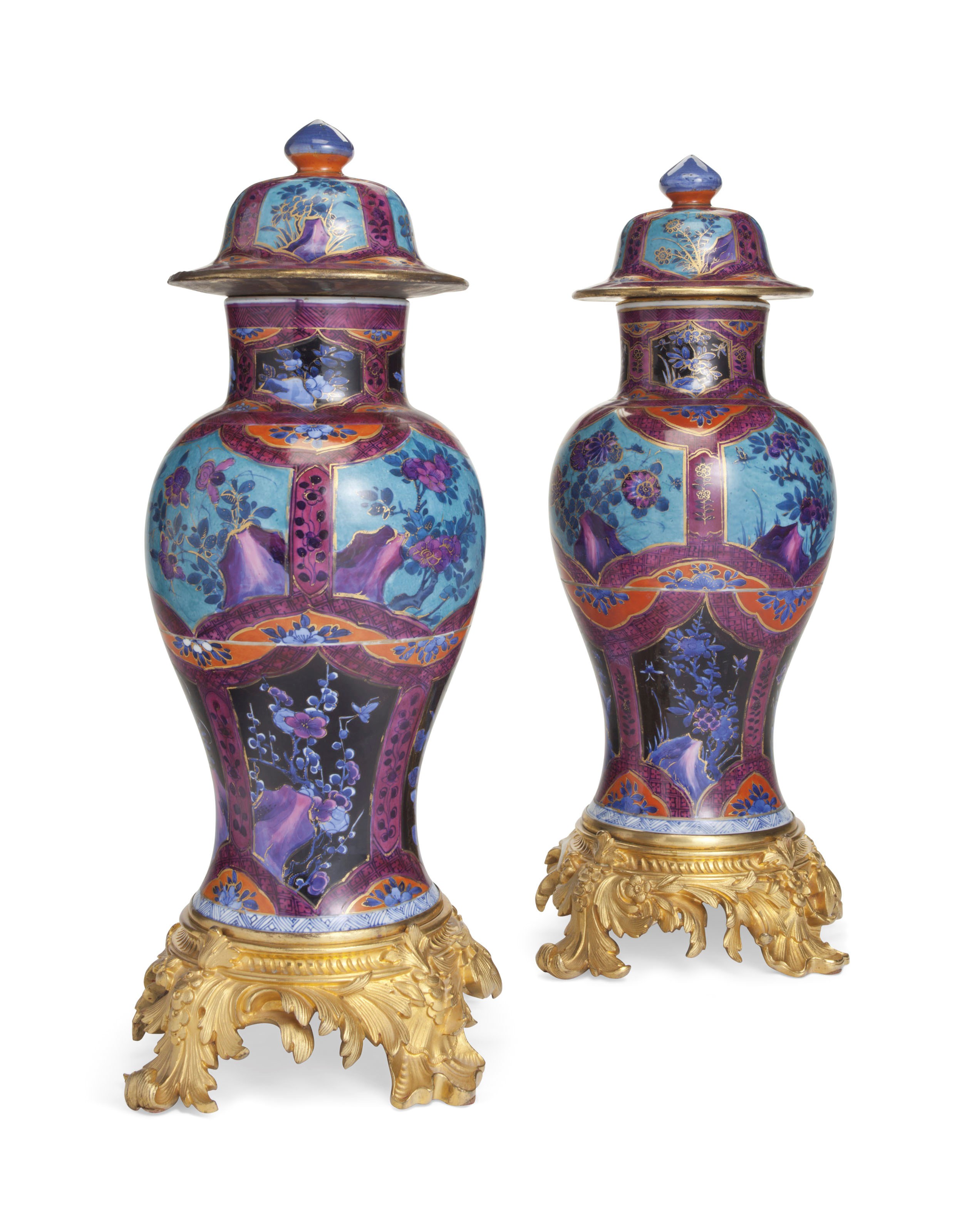 A PAIR OF CHINESE EXPORT ORMOLU-MOUNTED CLOBBERED PORCELAIN JARS AND COVERS