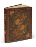 LONGUS – BONNARD (P.). Les Pastorales de Longus, ou Daphnis et Chloé. Paris, A. Vollard, 1902, 2 tomes en un vol. in-4°, maroquin havane, plats ornés du décor aux chèvrefeuilles, fleurs dans les tons havane, feuilles et tiges dans les tons verts, dos à nerfs orné de même, bordure intérieure de même maroquin, doublure et gardes de reps mordoré, double couverture et dos, tranches dorées sur témoins, chemise à rabats bordée de maroquin havane (Marius Michel).