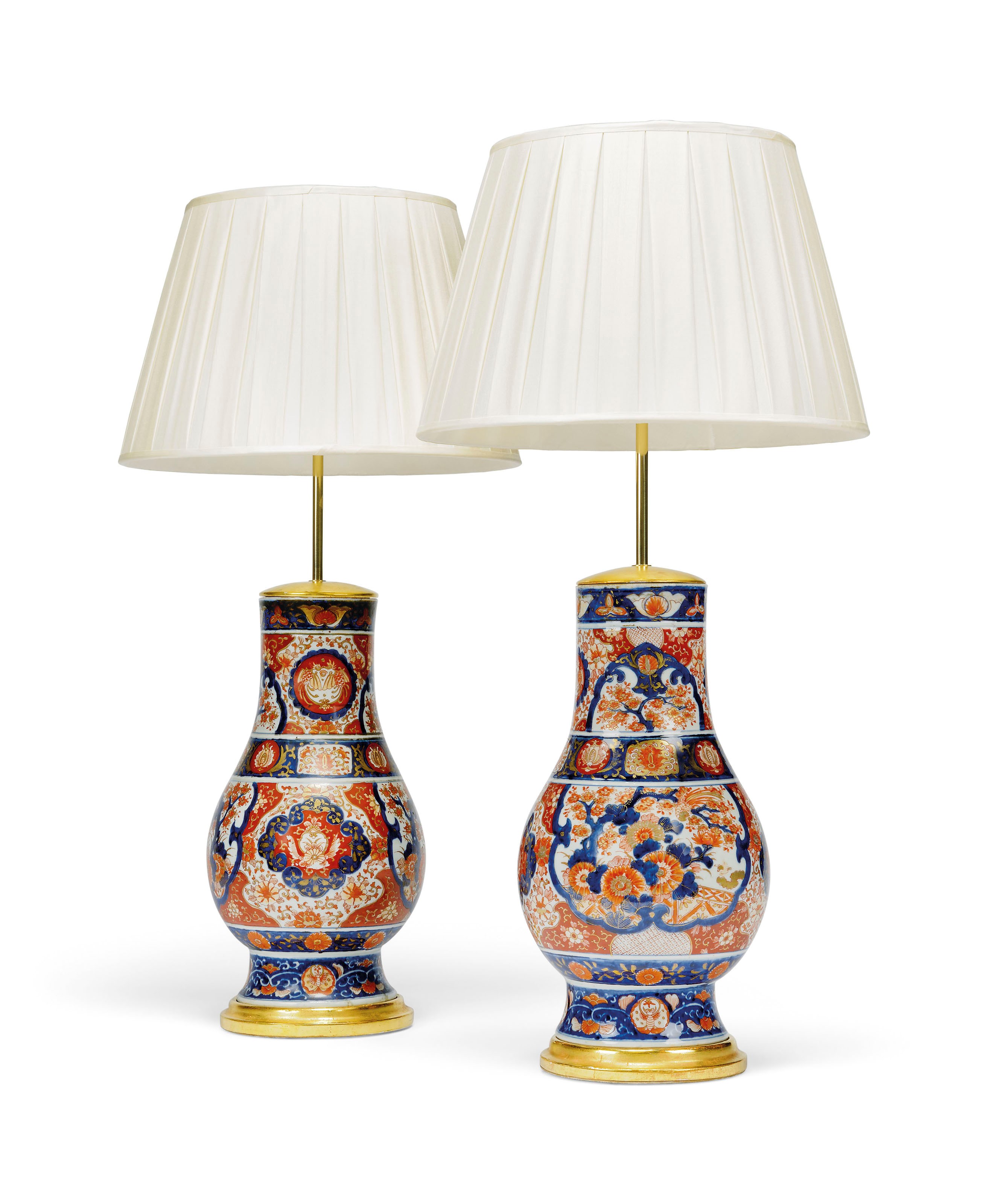 A PAIR OF JAPANESE IMARI VASE LAMPS