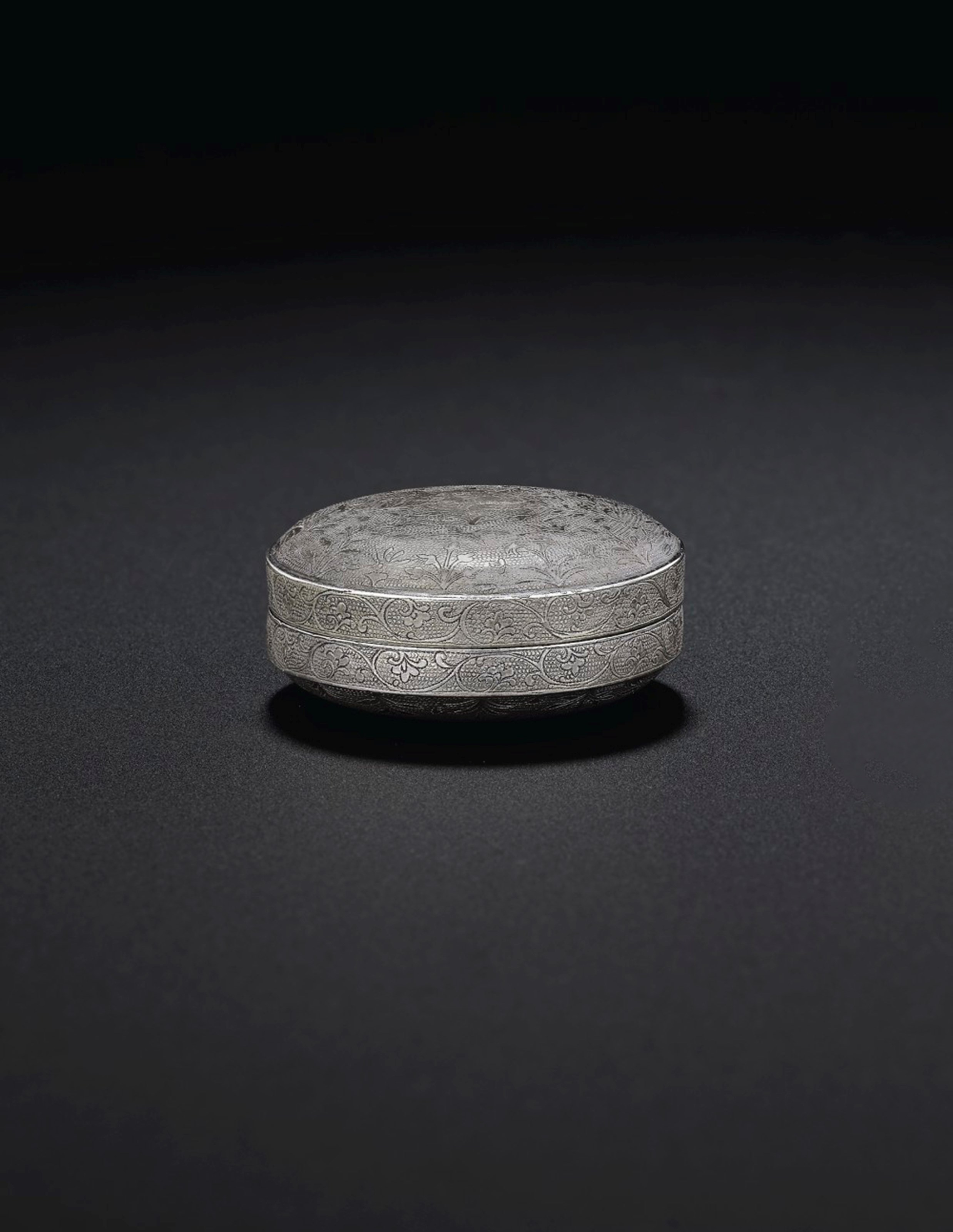 A SMALL SILVER CIRCULAR 'BIRD AND FLOWER' BOX AND COVER