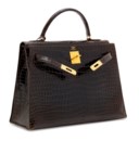A SHINY MARRON FONCÉ POROSUS CROCODILE SELLIER KELLY 32 WITH GOLD HARDWARE