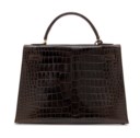 A SHINY MARRON FONCÉ POROSUS CROCODILE SELLIER KELLY 32 WITH GOLD HARDWARE