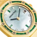 AUDEMARS PIGUET. A LADY’S FINE AND RARE 18K GOLD, DIAMOND AND EMERALD-SET BRACELET WATCH WITH DATE AND MOTHER-OF-PEARL DIAL