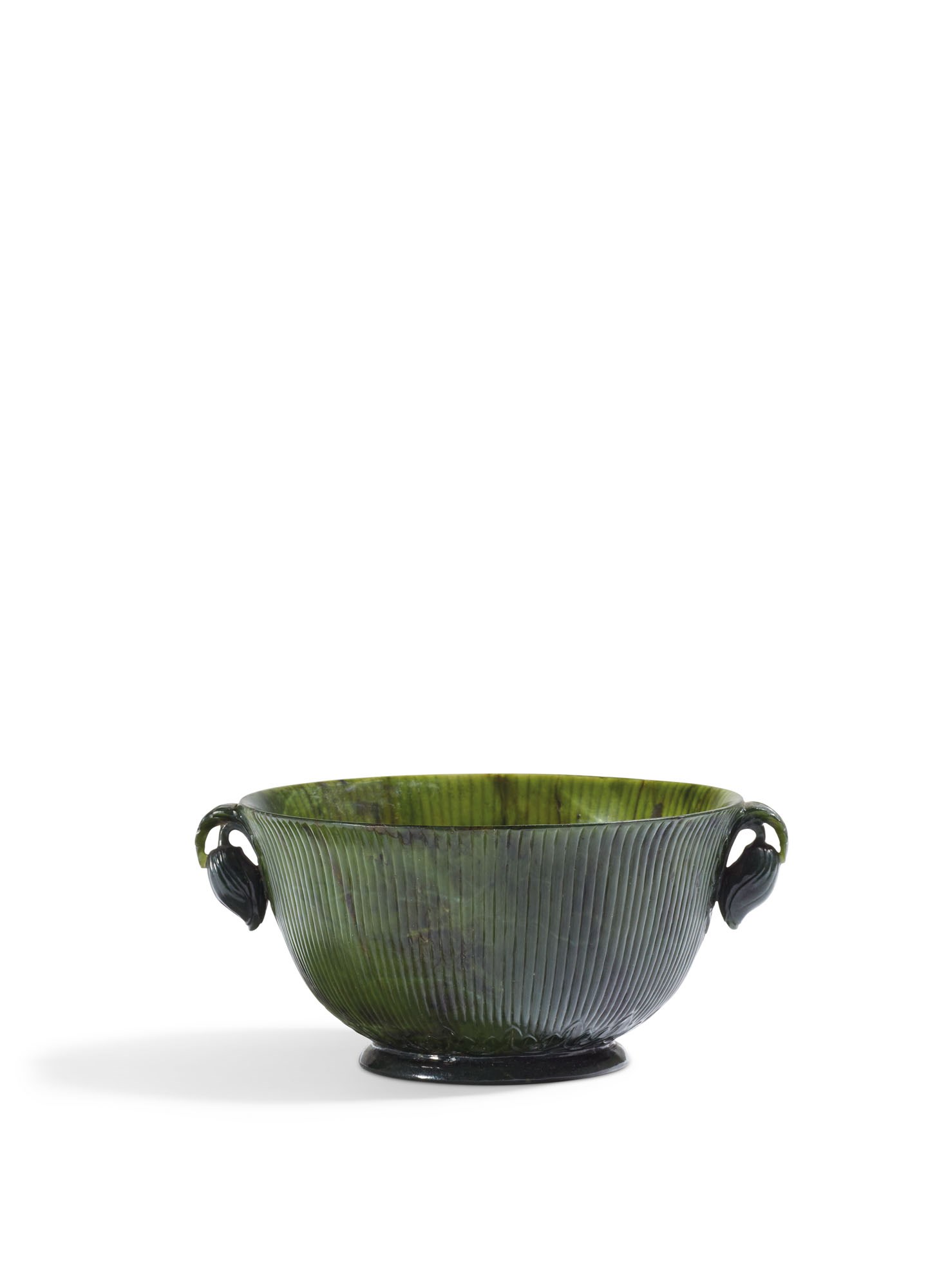 COUPE EN JADE VERT EPINARD DE STYLE MOGHOL