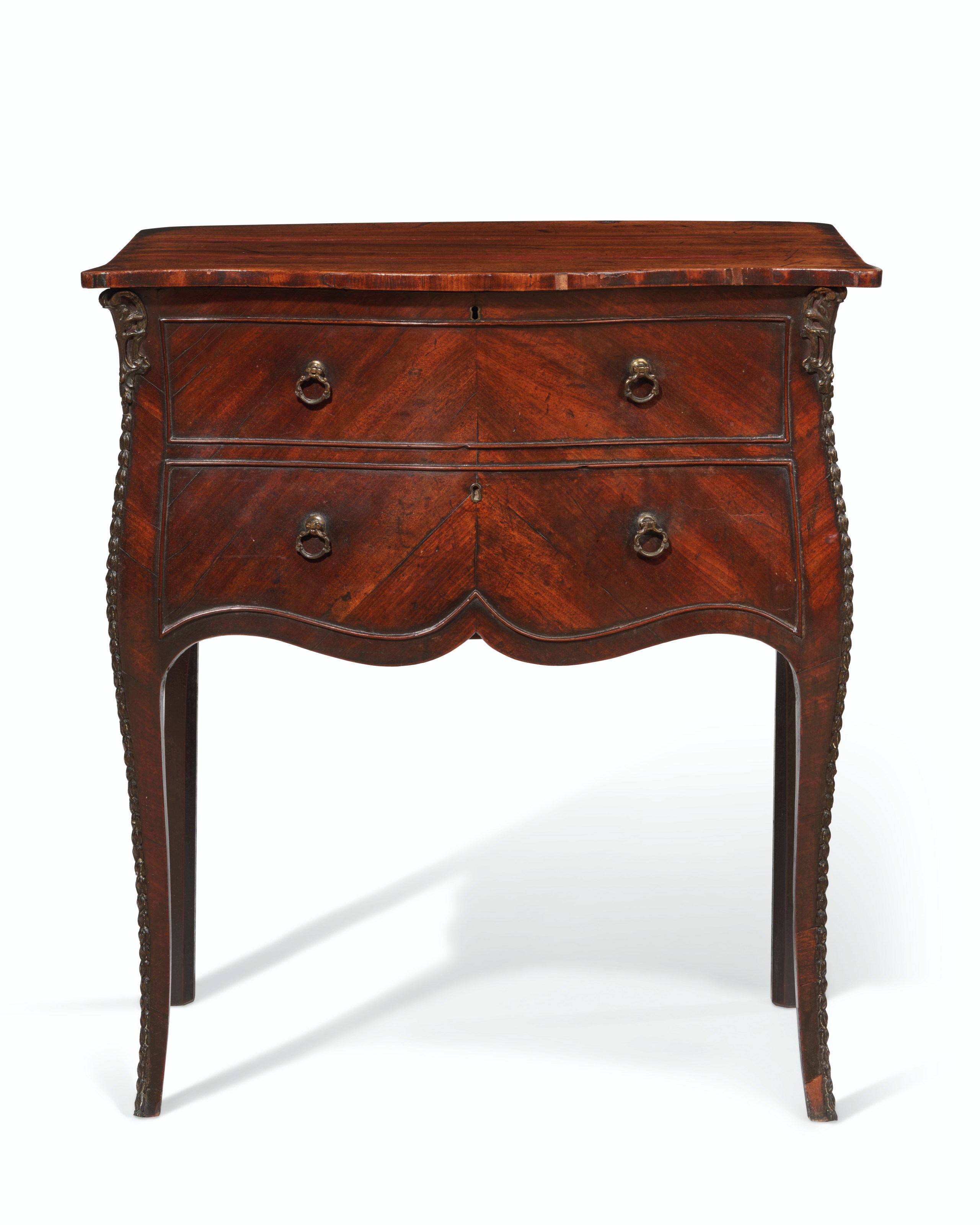 A GEORGE III MAHOGANY COMMODE