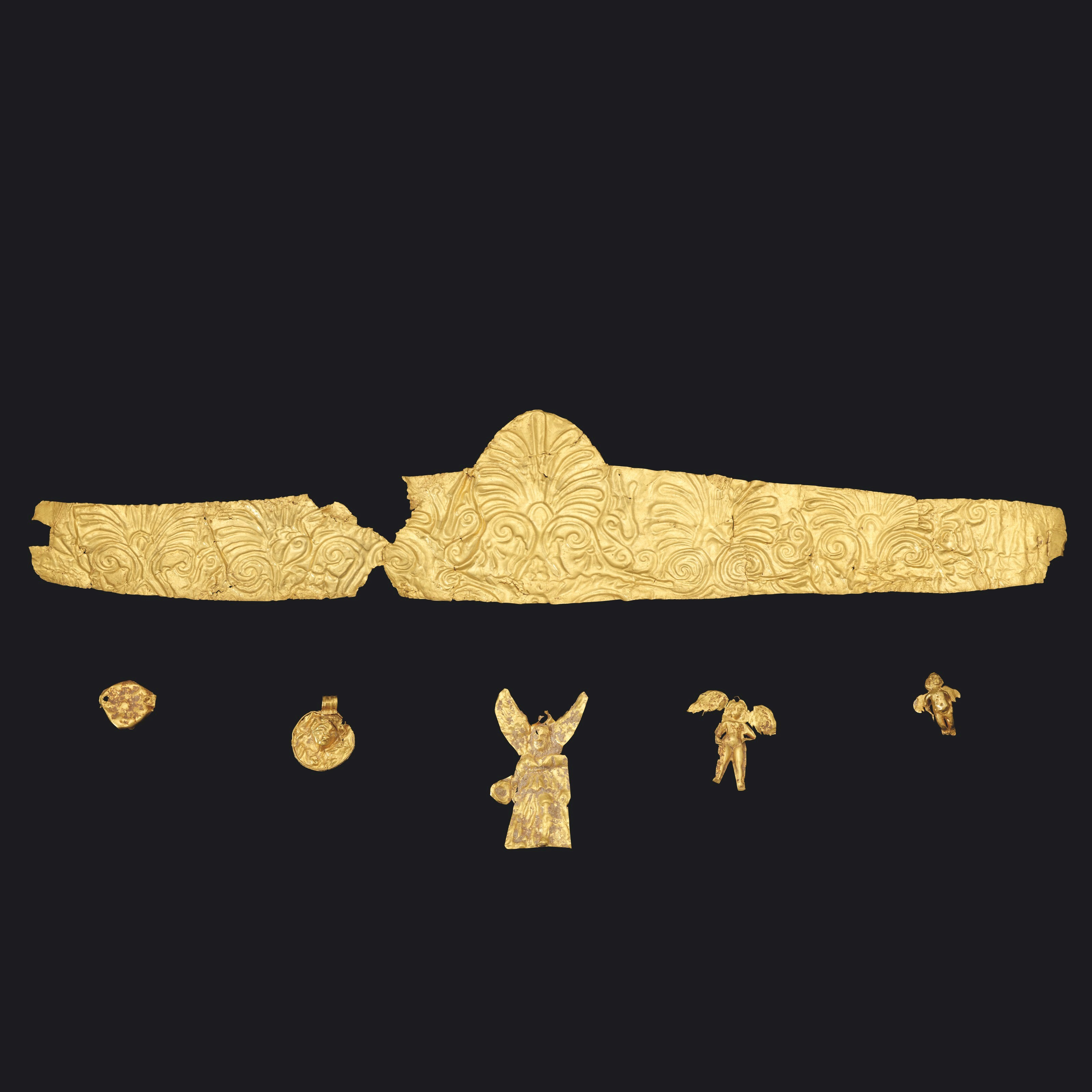 A GROUP OF GREEK GOLD JEWELLERY