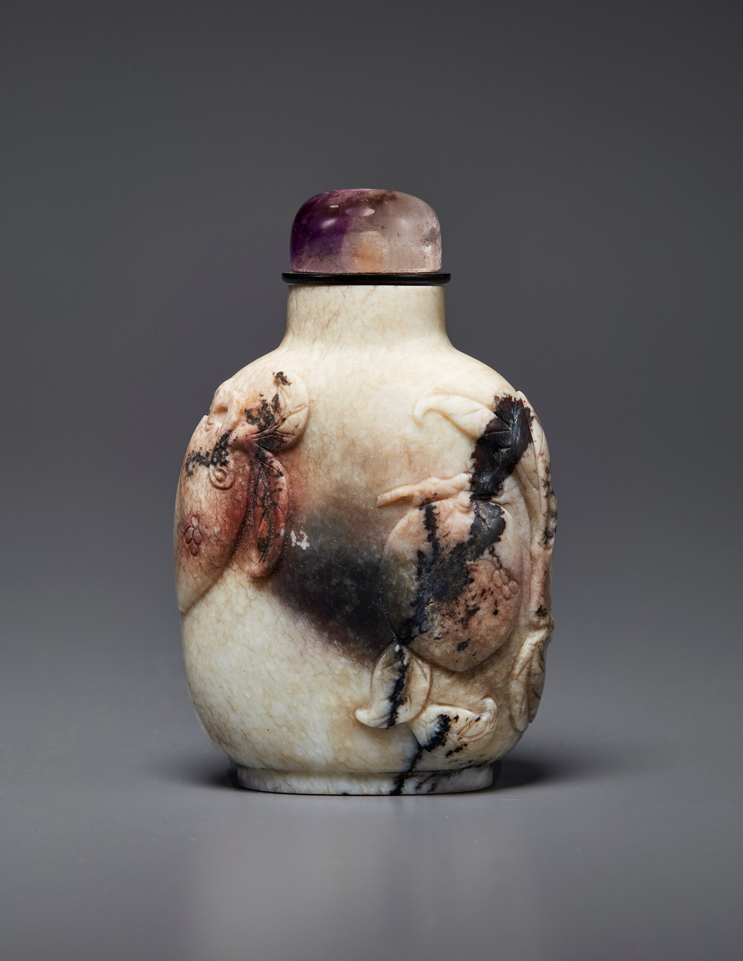 1750-1850年　雞骨白玉雕桃紋鼻煙壺