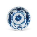 A MINIATURE BLUE AND WHITE STEM DISH