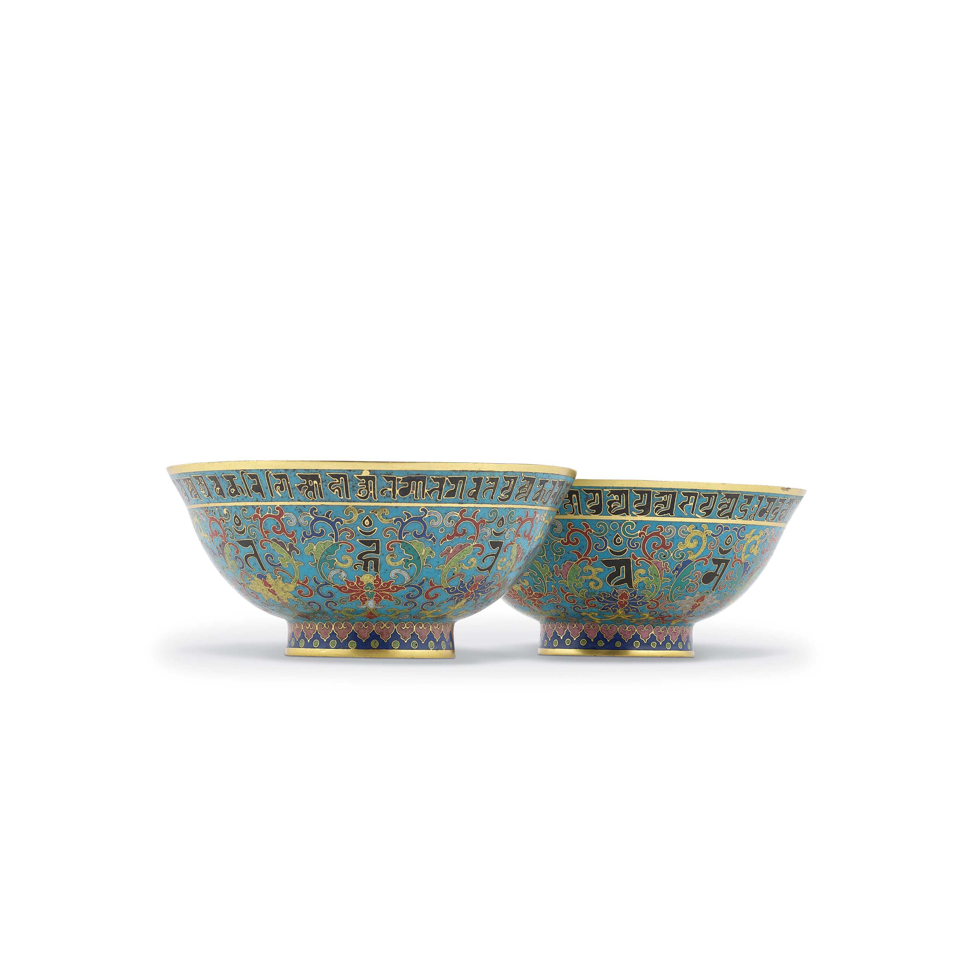 A PAIR OF CLOISONNÉ ENAMEL BOWLS