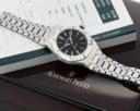 AUDEMARS PIGUET. AN ATTRACTIVE AND LARGE STAINLESS STEEL AUTOMATIC WRISTWATCH WITH SWEEP CENTER SECONDS, DATE, AND BRACELET