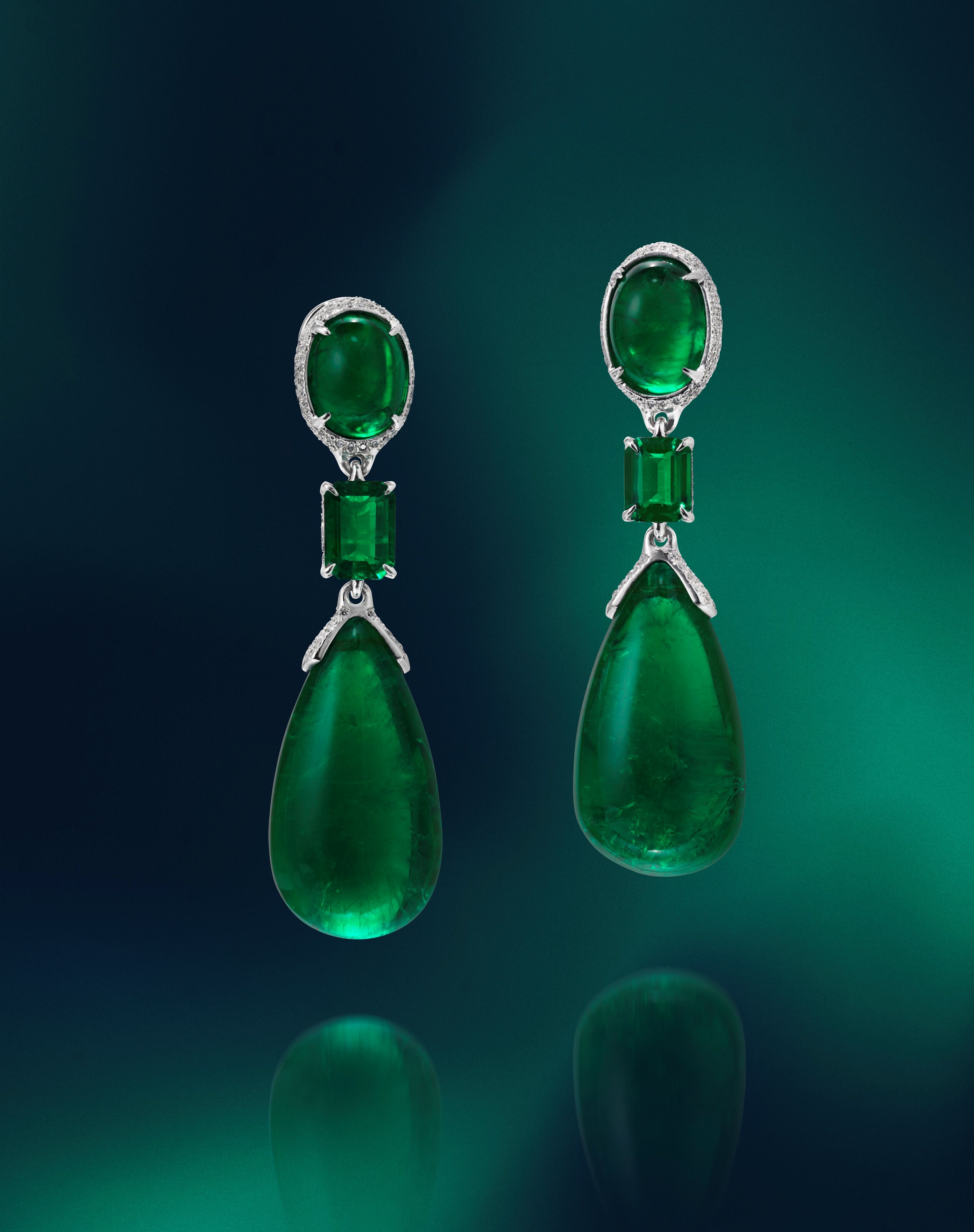 AN EXCEPTIONAL EMERALD AND DIAMOND EARRINGS, BY ETCETERA