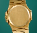 PATEK PHILIPPE. A RARE AND ICONIC 18K GOLD AUTOMATIC WRISTWATCH WITH DATE AND BRACELET