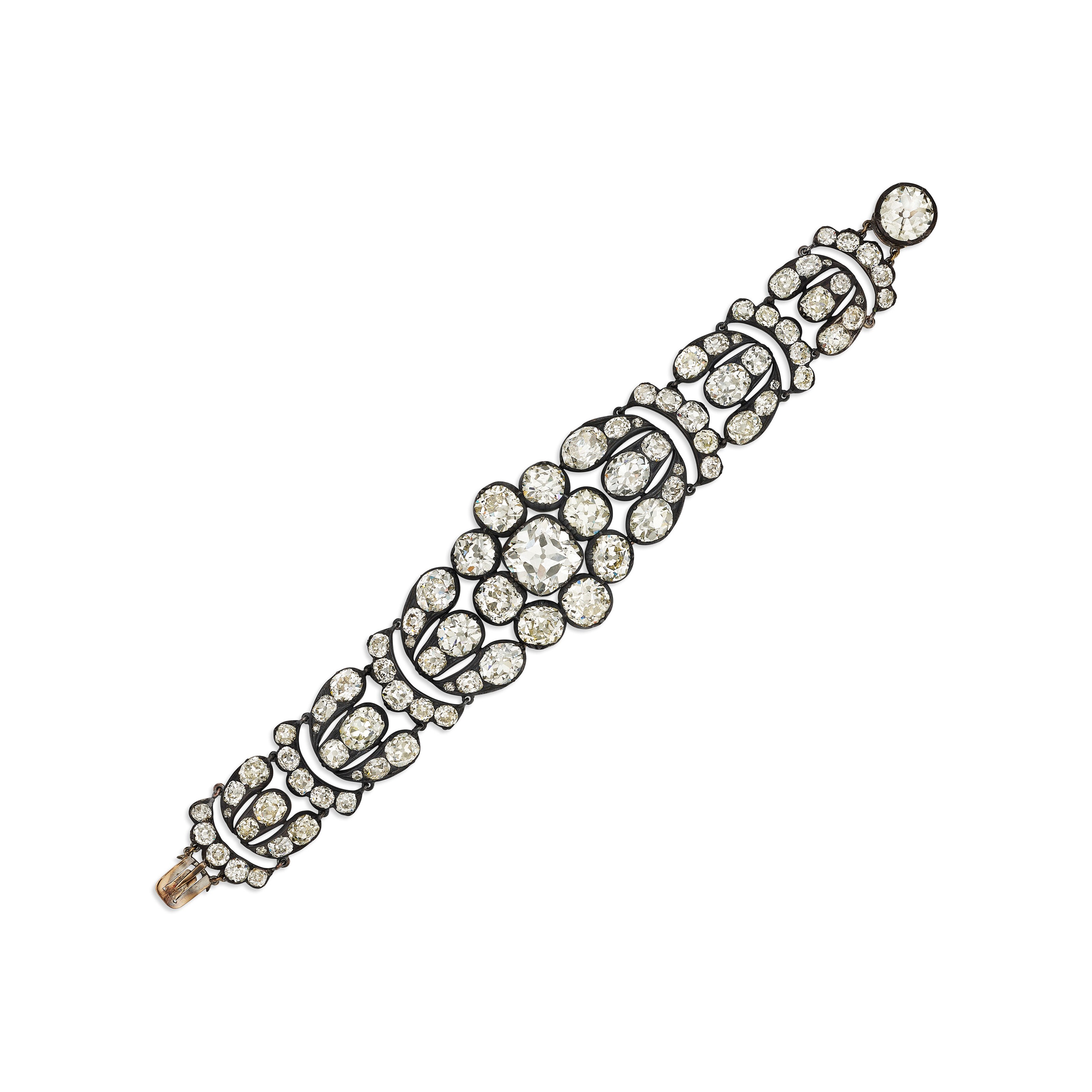 AN EXQUISITE DIAMOND BRACELET