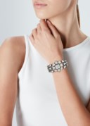AN EXQUISITE DIAMOND BRACELET