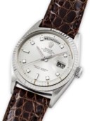 ROLEX. AN 18K WHITE GOLD AND DIAMOND-SET AUTOMATIC WRISTWATCH WITH SWEEP CENTRE SECONDS, DAY AND DATE