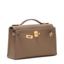 AN ÉTOUPE SWIFT LEATHER KELLY POCHETTE WITH GOLD HARDWARE