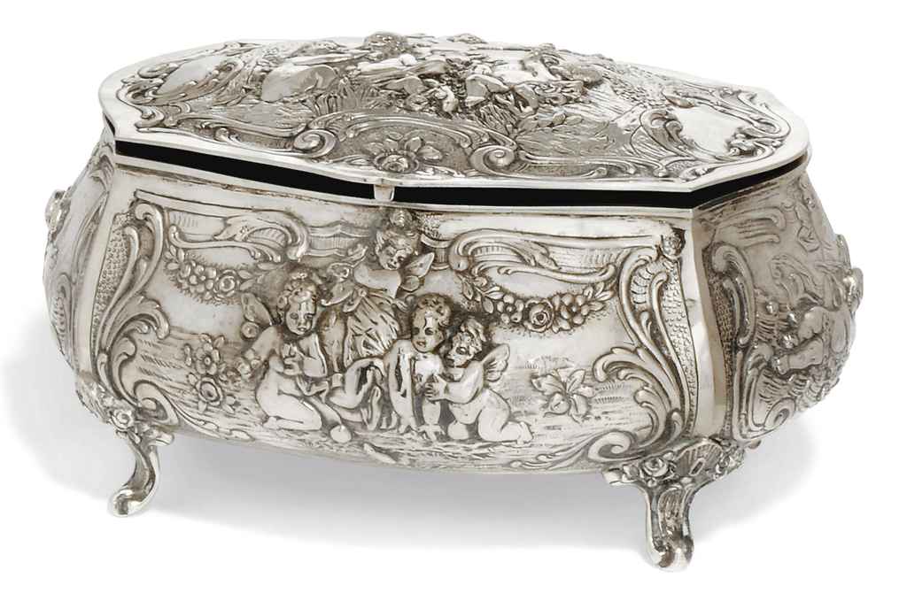A LARGE GERMAN SILVER TRINKET BOX , CIRCA 1900 | Christie's
