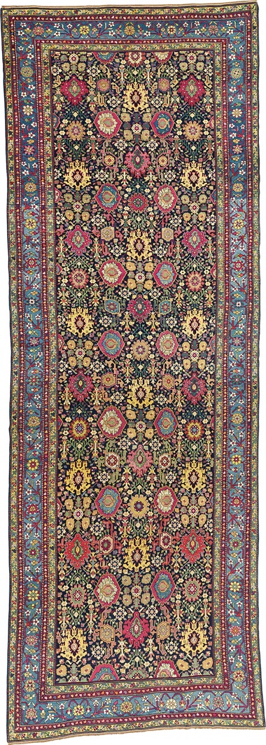 Un grande Kelleh persiano nordoccidentale. All'inizio del XIX secolo. 21 piedi x 7 piedi 3 in (638 cm x 220 cm). Questo pezzo è stato offerto in Oriental Rugs and Carpets il 19 aprile 2016 da Christie's a Londra e venduto per £ 20.000