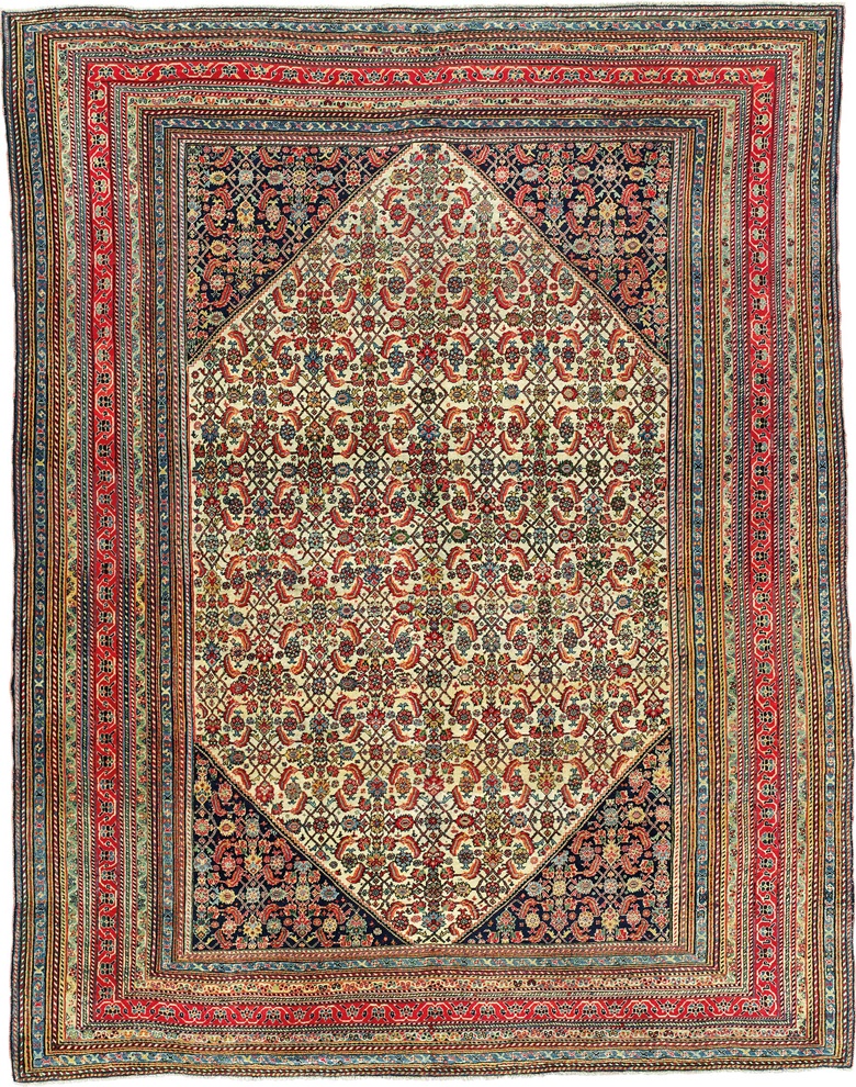 Un tappeto Qashqai. Persia meridionale, circa 1890. 8ft 1 in x 6ft 3 in (245 cm x 190 cm). Questo pezzo è stato offerto in Oriental Rugs and Carpets il 19 aprile 2016 da Christie's a Londra