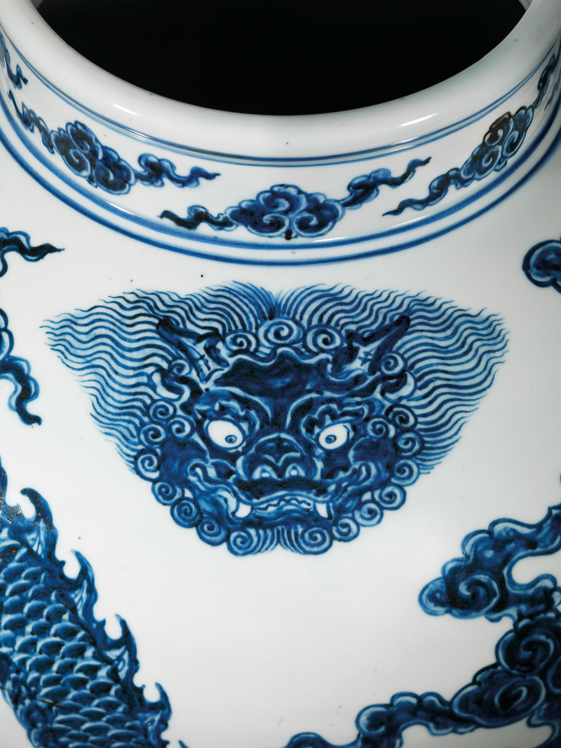 探究稀世奇珍— 青花五爪雲龍紋大罐的七項鑑賞重點| Christie's