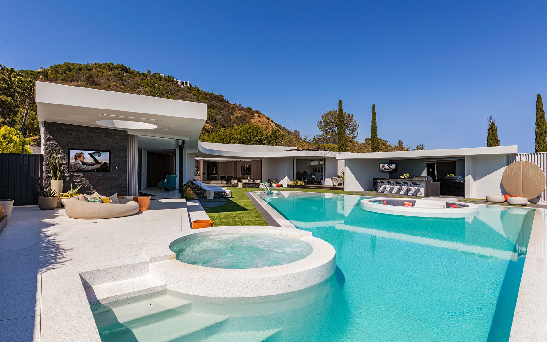 Luxury Living Homes in fashion destinations