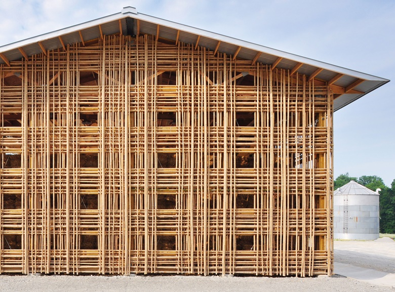 Barn B, Mason Lane Farm, Kentucky, USA. De Leon & Primmer Architecture Workshop, 2009 The grid-like façade of this barn is constructed from bamboo, not a material you encounter often in Kentucky. From a distance, the warp-and-weft effect of the beams creates the impression of something handmade it looks like a tartan wrought from straw, which is entirely fitting for a building