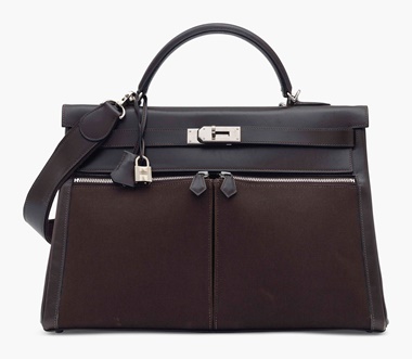 A chocolat calf box leather & toile Kelly Lakis 40 with palladium hardware. Hermès, 2006. 40 x 27 x 15 cm. Estimate £3,000-4,000. This lot is offered in Handbags & Accessories on 12 June 2017 at Christie’s in London, King Street

Elegance meets functionality in this versatile chocolate HGB that refashions the classic Kelly into a handbag with multiple compartments.