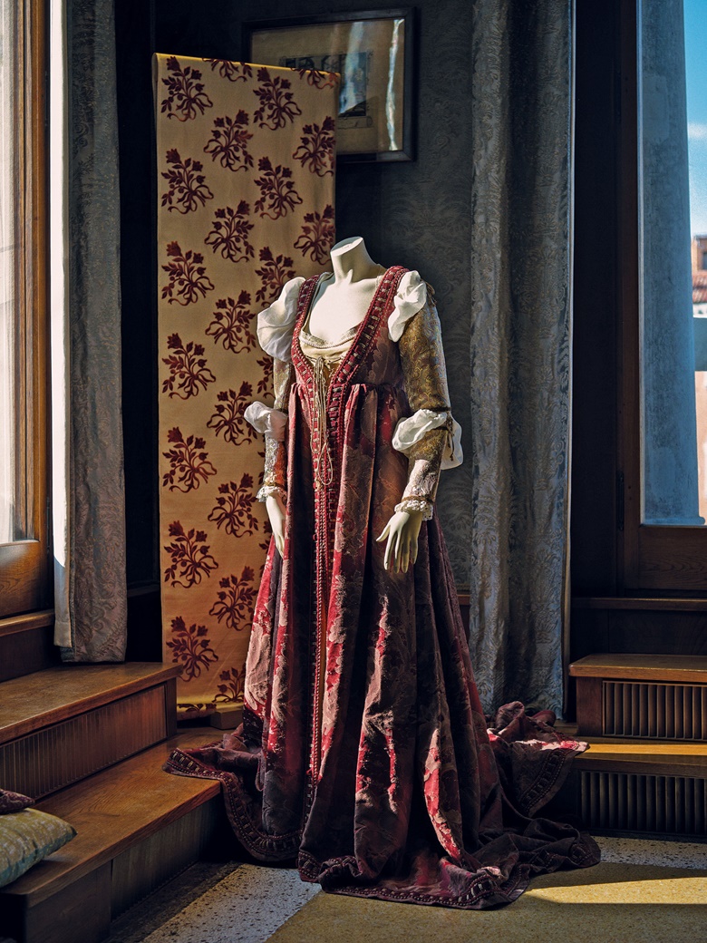 A length of soprarizzo velvet and a reproduction of a dress worn by Caterina Cornero, the last Queen of Cyprus, made for the 2015 Venice Carnival