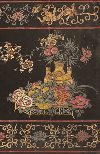 Among the ‘hundred antiques’ depicited is a vase with flowers