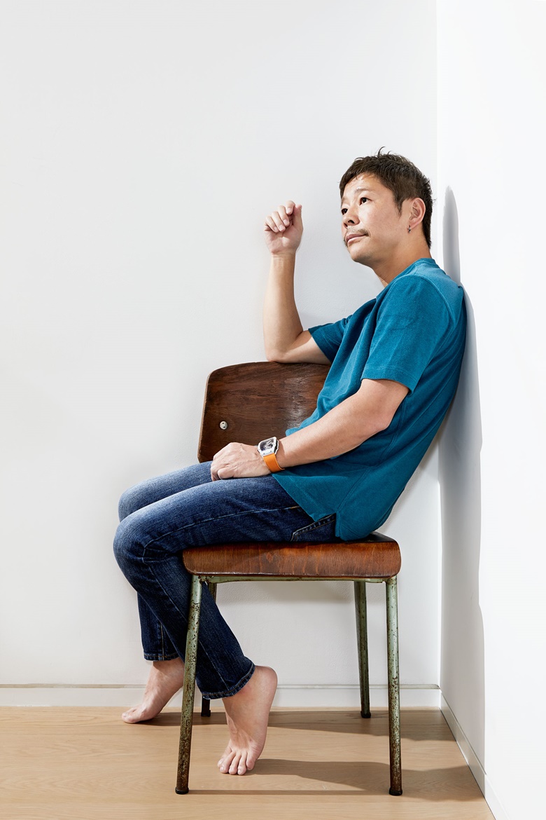 Maezawa on a Cafétéria no. 300 Demountable chair by Jean Prouvé, 1948 © ADAGP, Paris and DACS, London 2017 