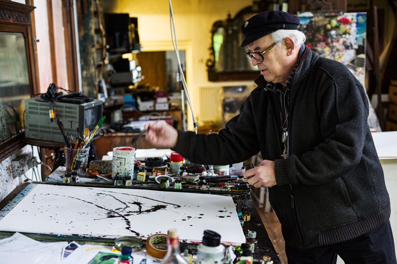 Ralph Steadman in his Maidstone studio, practising a signature style that Rolling Stone magazine described as ‘slashing and gleefully spattered, rooted invariably in the notion that its all unremittingly horrible.’ Photograph by Rikard Österlund, www.rikard.co.uk