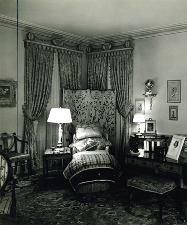 The painting (left) hanging in Abby Aldrich Rockefeller’s private sitting room in the triplex she and her husband moved to at 740 Park Avenue. Photograph by Samuel H. Gottscho, courtesy of the Rockfeller Archive Center