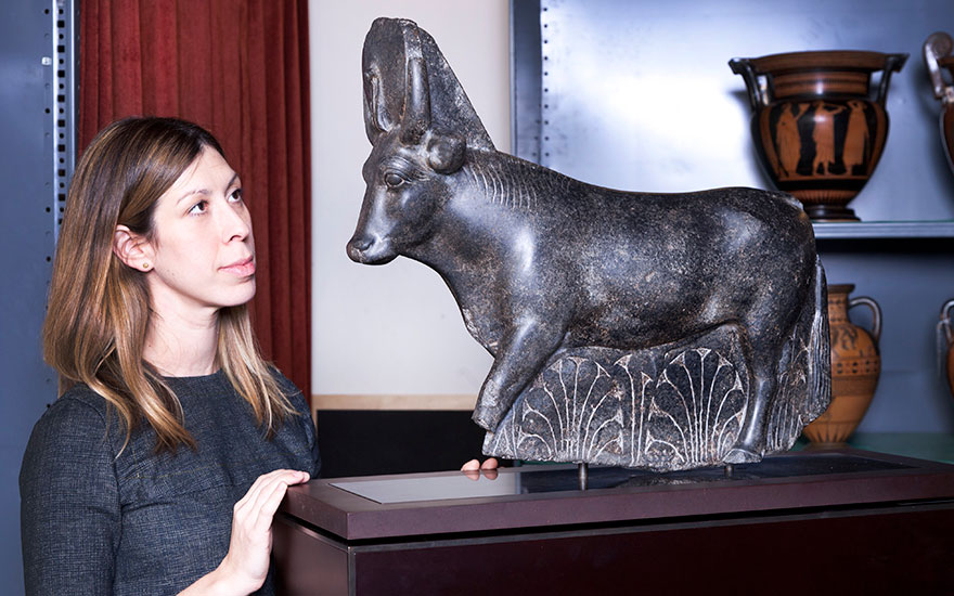 https://www.christies.com/media-library/images/features/articles/2018/03/22/5-minutes-with-an-ancient-egyptian-statue-of-a-bull/hannah-solomon-with-egyptian-carved-stone-sacred-bull-from-664-332-bc.jpg