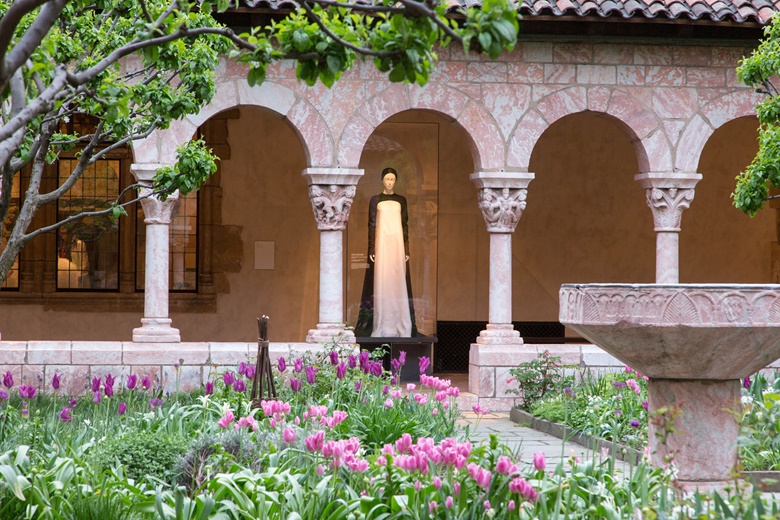 In the Cuxa Cloister Pierpaolo Piccioli for Valentino, evening ensemble, autumnwinter 2017-18. Image © The Metropolitan Museum of Art