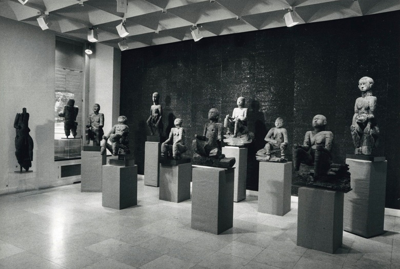 Installation view of the seminal 1974 exhibition, Ancêtres M’Bembe, at Hélène Kamer’s Paris gallery. The figure offered on 27 June is in the front row, fifth from the right