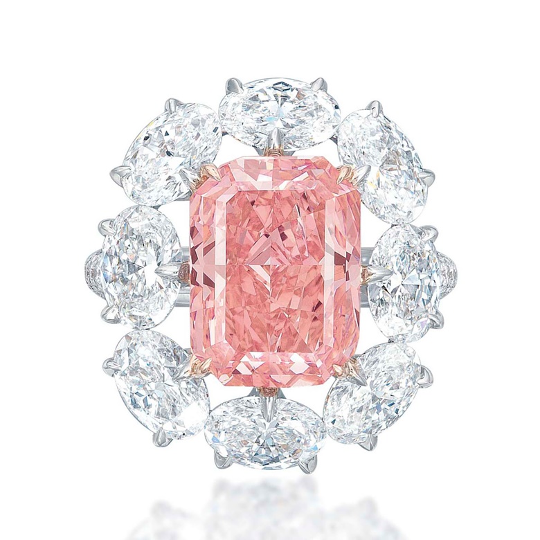 A magnificent coloured diamond ring. Sold for CHF 10,021,000 on 13 May 2015 at Christie’s in Geneva