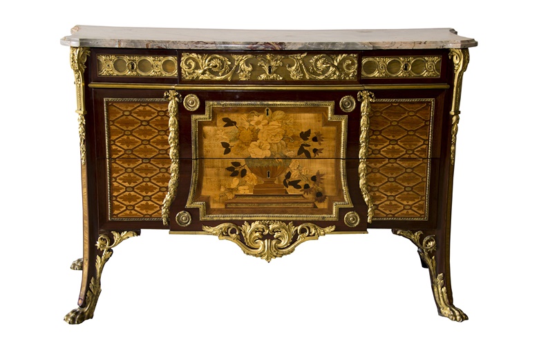 A commode by Riesener supplied to Madame Adelaïde, aunt of Louis XVI, sold privately in 2018 by Christie’s on behalf of the family of Juan de Besteigui, acquired by the Société des Amis de Versailles for the Château de Versailles